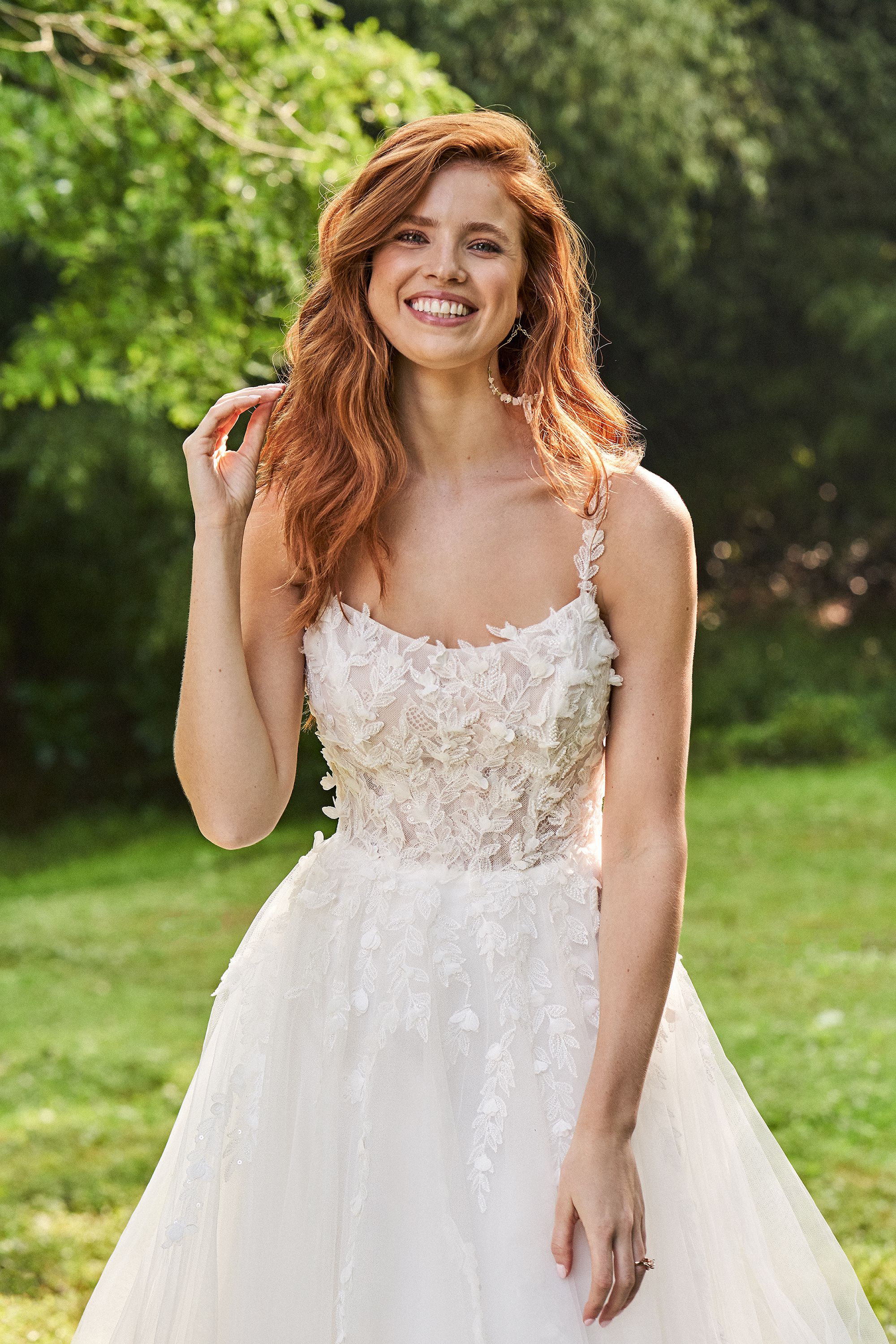 Outlet, Sale Lillian West Bridal dresses -  romantische Boho Hochzeitskleider 8029A Brautkleid mit wunderschöner Spitze und Perlen