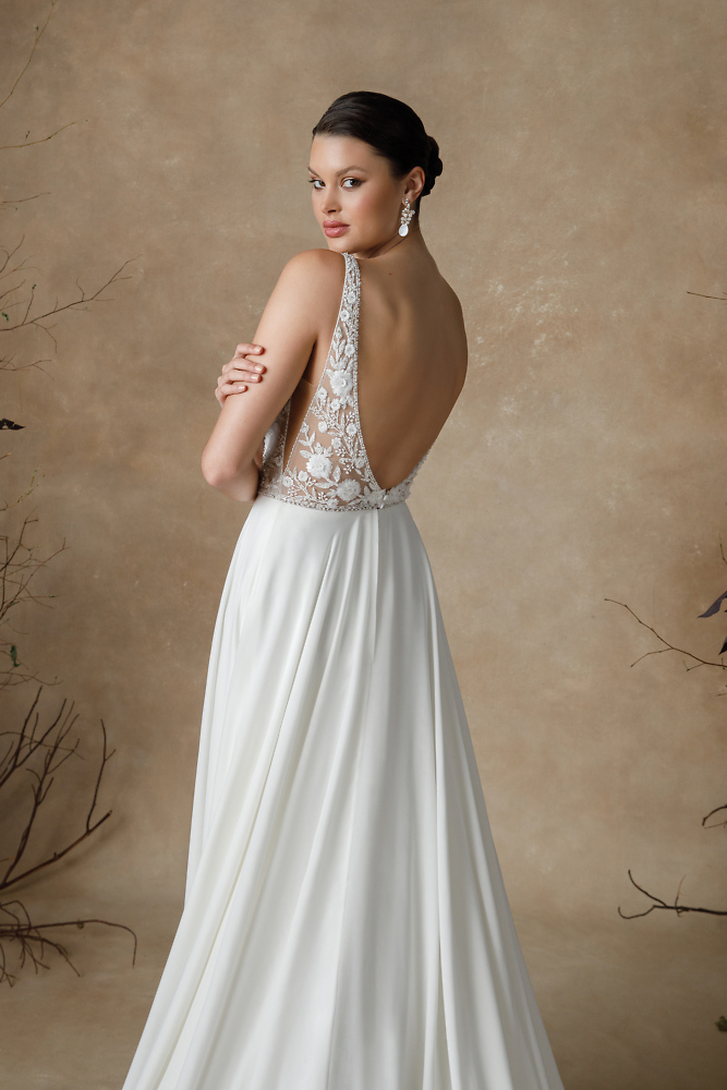 Outlet, Sale Justin Alexander Bridal - Brautmode für die moderne, elegante Braut 05005B:  Brautkleid mit wunderschönen 3D Blüten