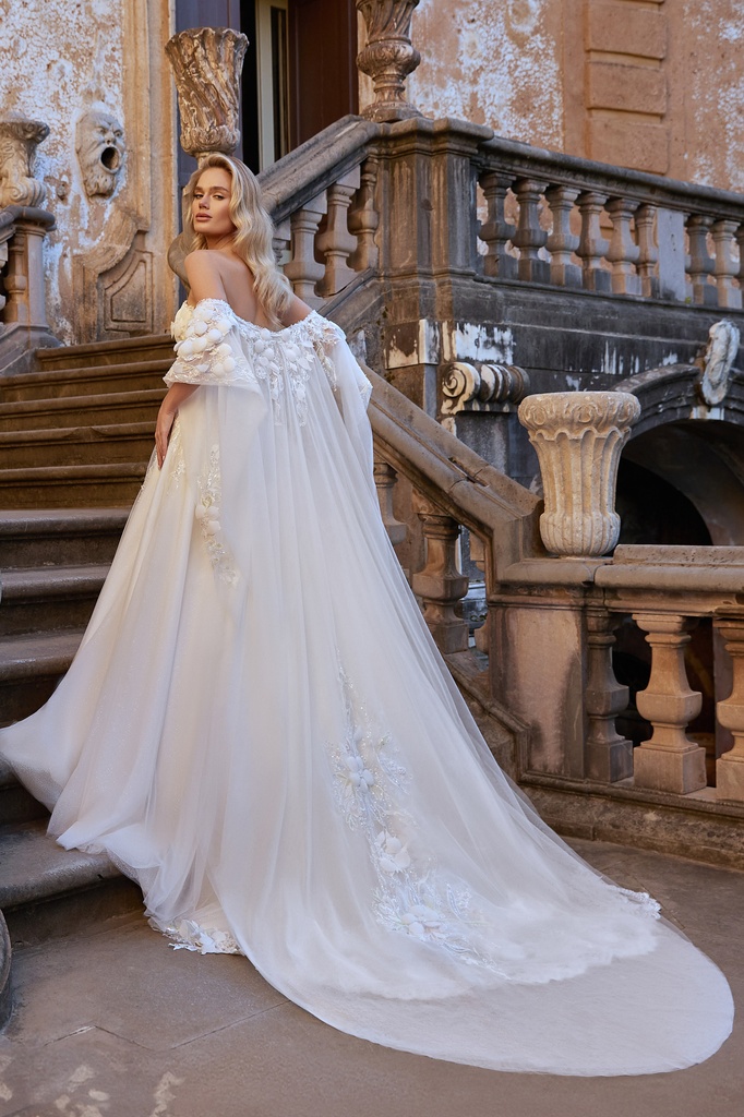 Accessoires Monica Loretti Brautmode - Hochzeitskleid in italienischem Design 07024A Extravagantes Traum Cape